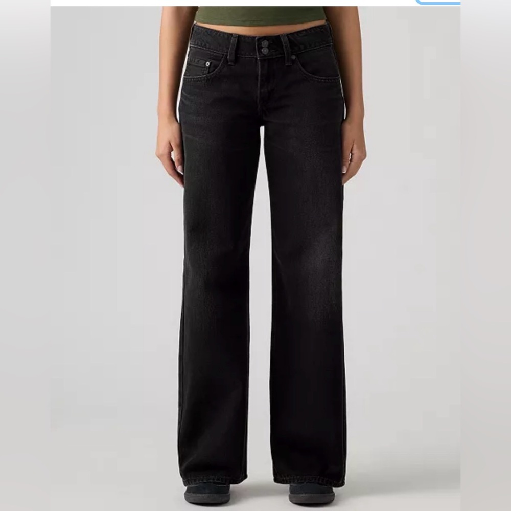 Levi’s low rise, wide leg Jeans in Black size 31